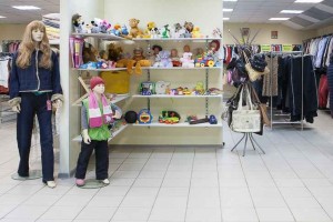 Доступная детская одежда и игрушки в магазине секонд хенд из Европы